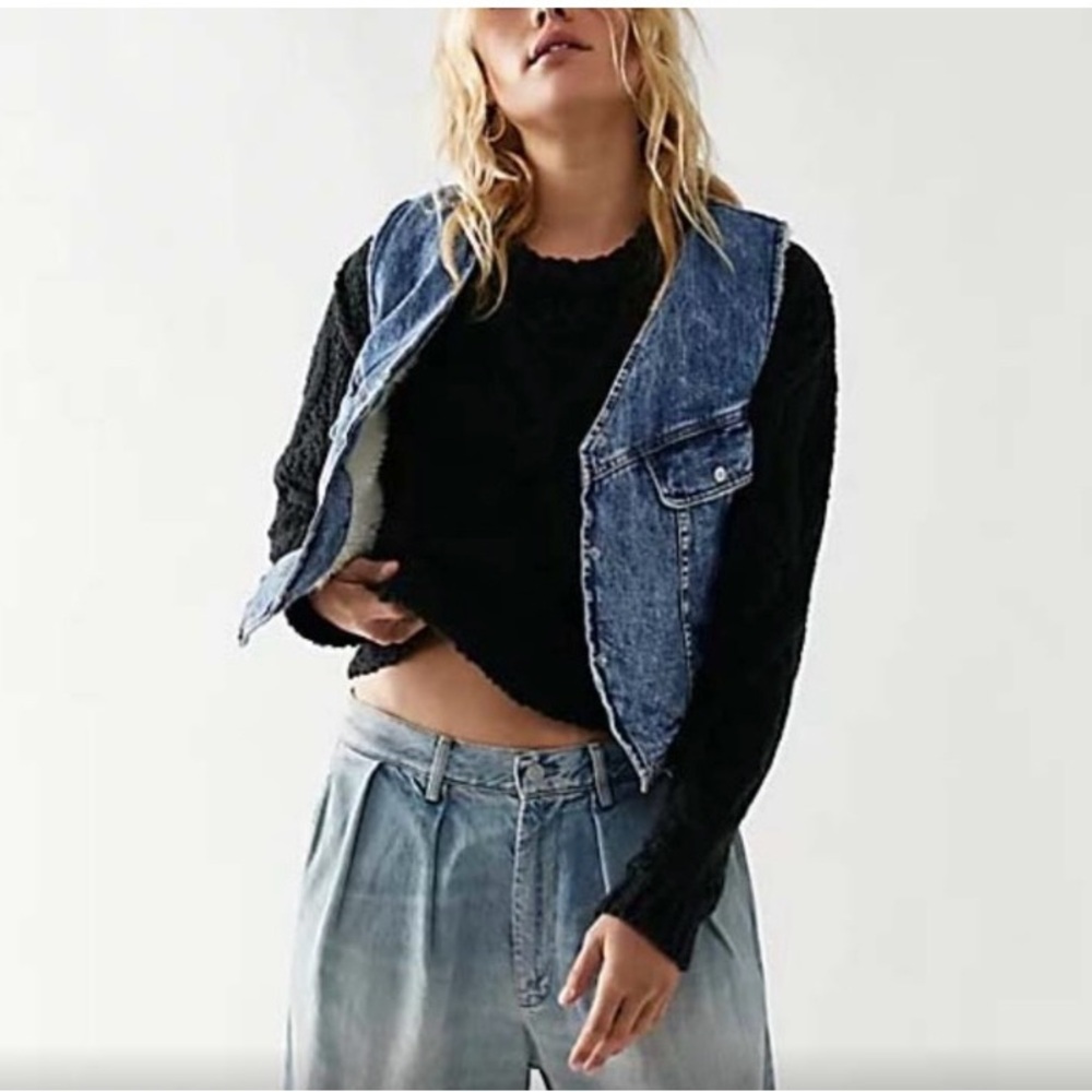 Free People/ We The Free Denim Vest With White Sherpa Lining Size XS - Picture 7 of 12